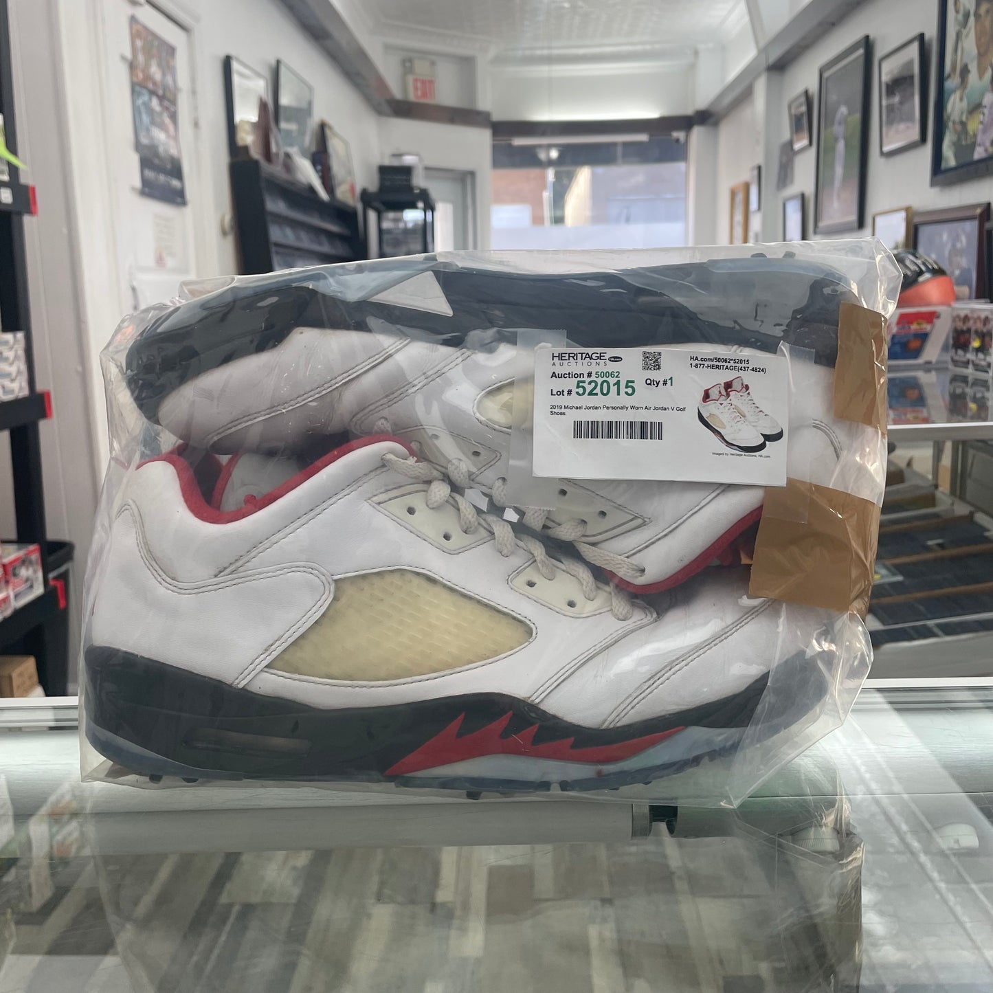 MICHAEL JORDAN "GAME-WORN" GOLF CLEATS Heritage Auctions COA