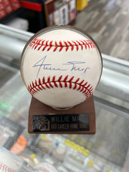 WILLIE MAYS SIGNED GORGEOUS AUTO ONL BASEBALL W/ JSA LOA & BALL HOLDER- $279