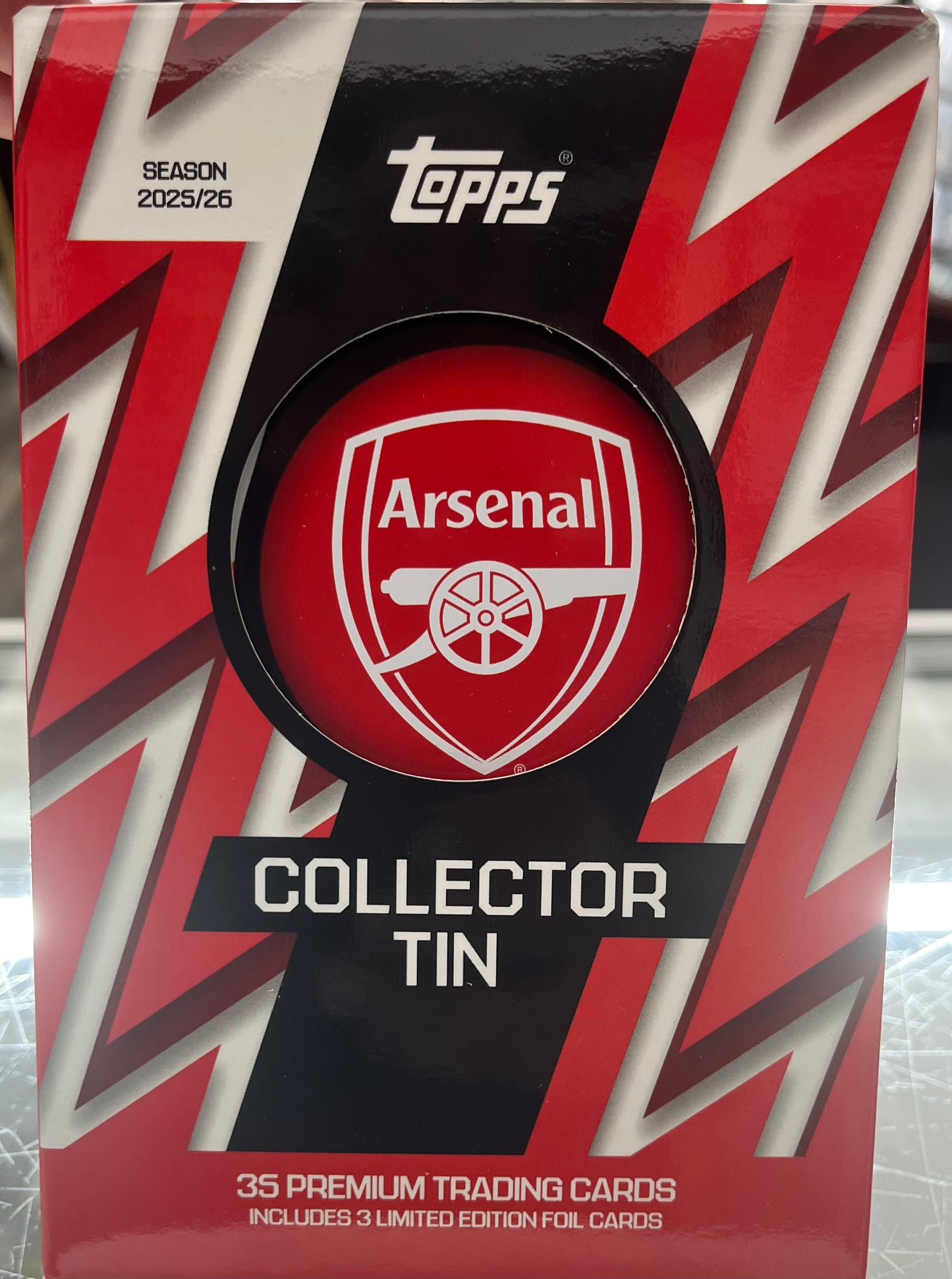 2025-2026 TOPPS SOCCER ARSENAL FOOTBALL CLUB COLLECTOR'S TIN- 35 CARDS W/ HIDDEN AUTOS- 2 FOR ONLY $55