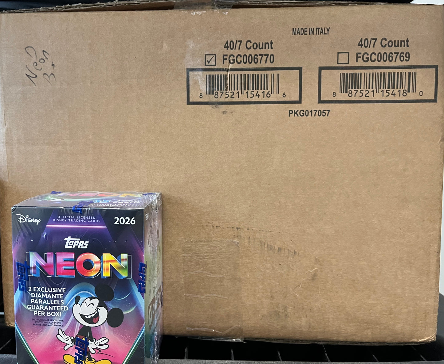 2026 TOPPS DISNEY NEON SEALED BLASTER CASE OF 40 BOXES- HOT DIGGITY DAWG! $1175